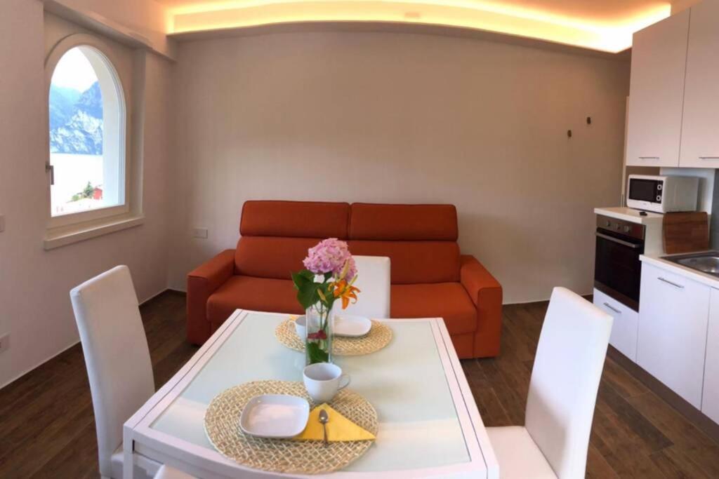 Wind Rose Apartments 2 Torbole Sul Garda Eksteriør billede